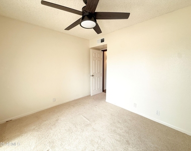 916 W Strahan Drive - Photo Thumbnail 14