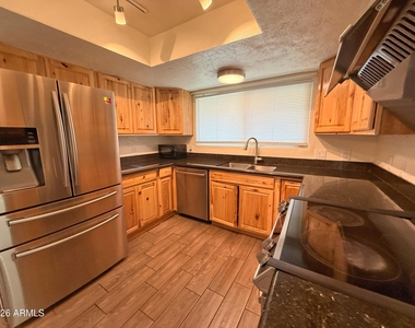 916 W Strahan Drive - Photo Thumbnail 7