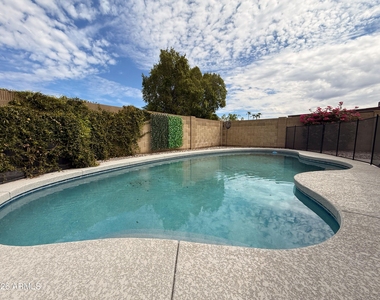 916 W Strahan Drive - Photo Thumbnail 23