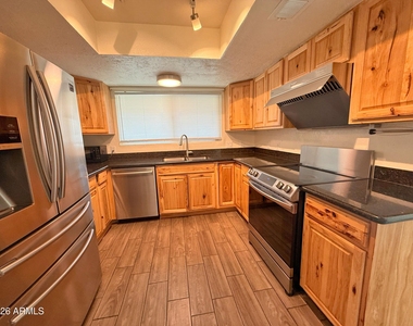 916 W Strahan Drive - Photo Thumbnail 6
