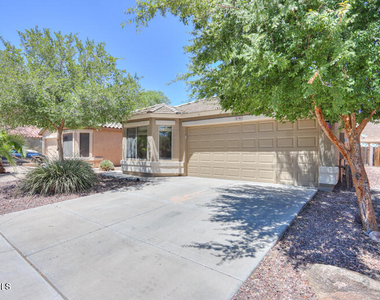 41740 W Sunland Drive - Photo Thumbnail 2