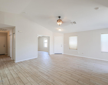 41740 W Sunland Drive - Photo Thumbnail 7
