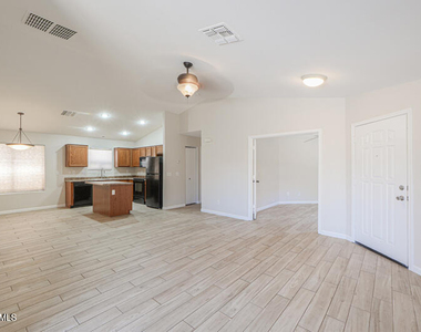 41740 W Sunland Drive - Photo Thumbnail 6