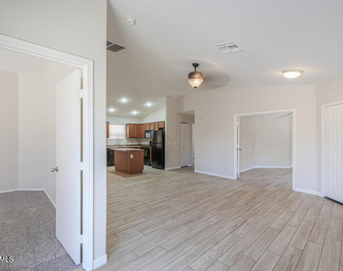 41740 W Sunland Drive - Photo Thumbnail 25