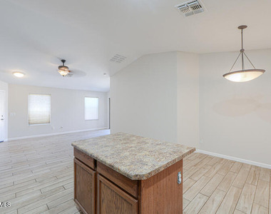 41740 W Sunland Drive - Photo Thumbnail 13