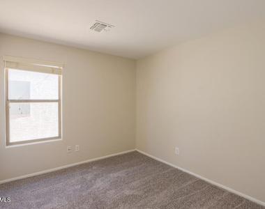 41740 W Sunland Drive - Photo Thumbnail 16