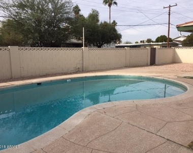 801 E Campus Drive - Photo Thumbnail 11