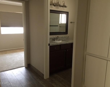 801 E Campus Drive - Photo Thumbnail 5