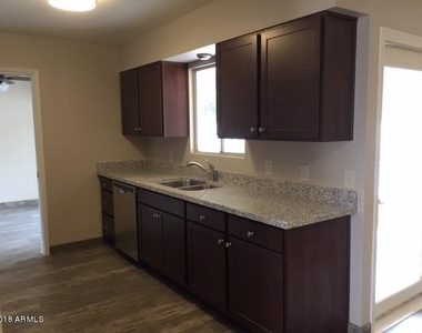801 E Campus Drive - Photo Thumbnail 6