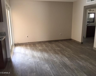 801 E Campus Drive - Photo Thumbnail 4