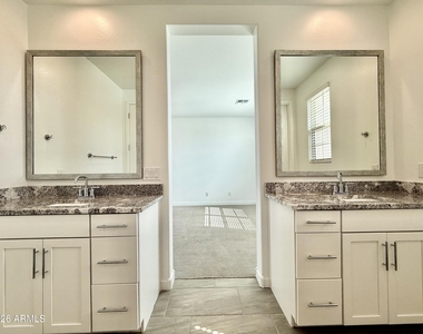 9923 E Tillman Avenue - Photo Thumbnail 21
