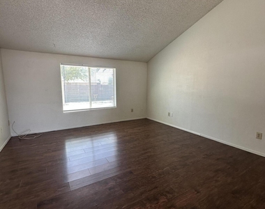 5653 W Hatcher Road - Photo Thumbnail 6