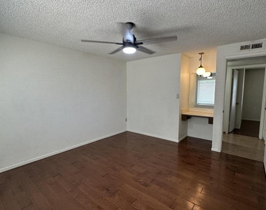 5653 W Hatcher Road - Photo Thumbnail 12