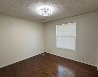5653 W Hatcher Road - Photo Thumbnail 8