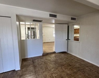 5653 W Hatcher Road - Photo Thumbnail 5