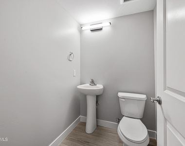 1023 W 5th Street - Photo Thumbnail 13