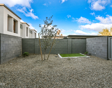 1023 W 5th Street - Photo Thumbnail 11