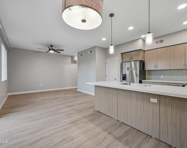 1023 W 5th Street - Photo Thumbnail 9