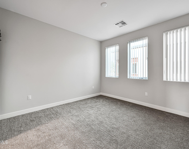 1023 W 5th Street - Photo Thumbnail 26