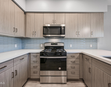 1023 W 5th Street - Photo Thumbnail 5