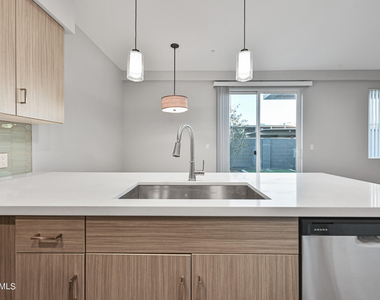 1023 W 5th Street - Photo Thumbnail 7