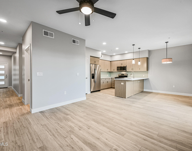 1023 W 5th Street - Photo Thumbnail 3