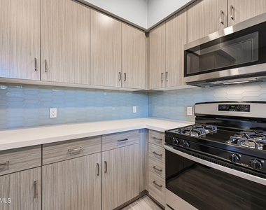 1023 W 5th Street - Photo Thumbnail 6