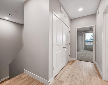 1023 W 5th Street - Photo Thumbnail 15