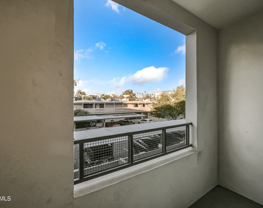 1023 W 5th Street - Photo Thumbnail 17