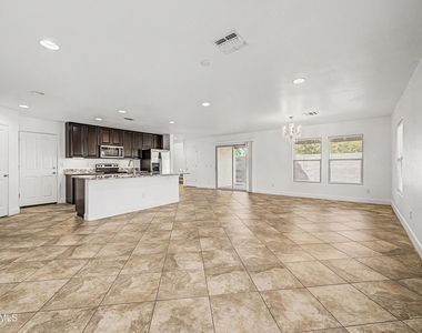 16332 W Moreland Street - Photo Thumbnail 3