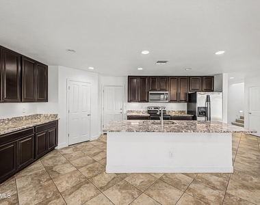 16332 W Moreland Street - Photo Thumbnail 6