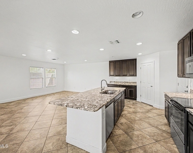 16332 W Moreland Street - Photo Thumbnail 7
