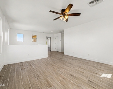 16332 W Moreland Street - Photo Thumbnail 10
