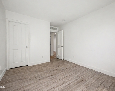 16332 W Moreland Street - Photo Thumbnail 24