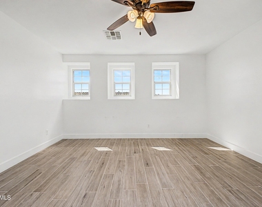 16332 W Moreland Street - Photo Thumbnail 9