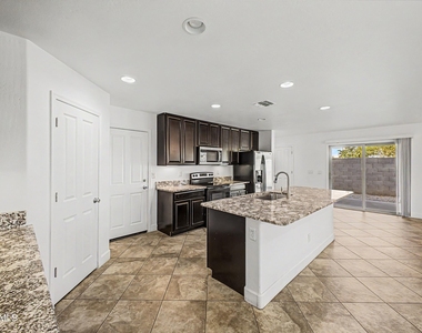 16332 W Moreland Street - Photo Thumbnail 5
