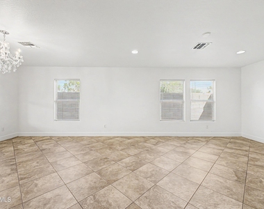 16332 W Moreland Street - Photo Thumbnail 4
