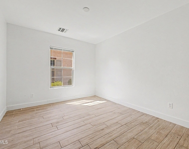 16332 W Moreland Street - Photo Thumbnail 23