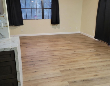 8888 N 47th Avenue - Photo Thumbnail 4