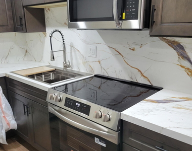 8888 N 47th Avenue - Photo Thumbnail 6