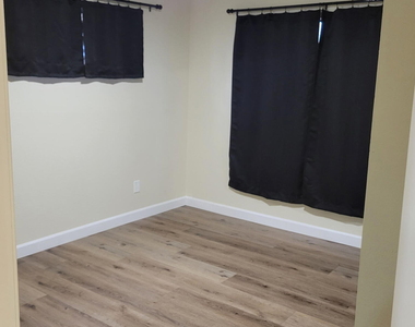 8888 N 47th Avenue - Photo Thumbnail 13