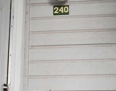 8888 N 47th Avenue - Photo Thumbnail 2