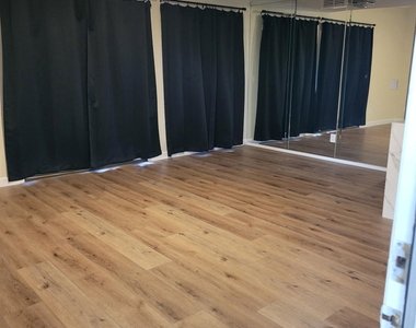8888 N 47th Avenue - Photo Thumbnail 3