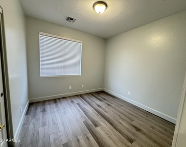11562 W La Reata Avenue - Photo Thumbnail 9