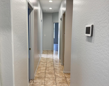 11562 W La Reata Avenue - Photo Thumbnail 5