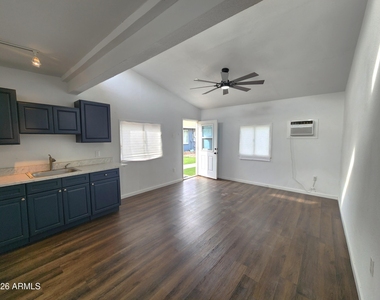 1618 W Gardenia Drive - Photo Thumbnail 13