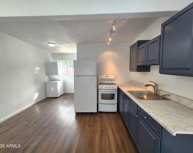 1618 W Gardenia Drive - Photo Thumbnail 15