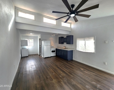 1618 W Gardenia Drive - Photo Thumbnail 11