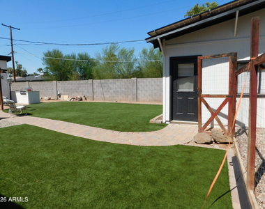 1618 W Gardenia Drive - Photo Thumbnail 2