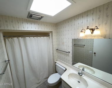 16810 N Boswell Boulevard - Photo Thumbnail 21